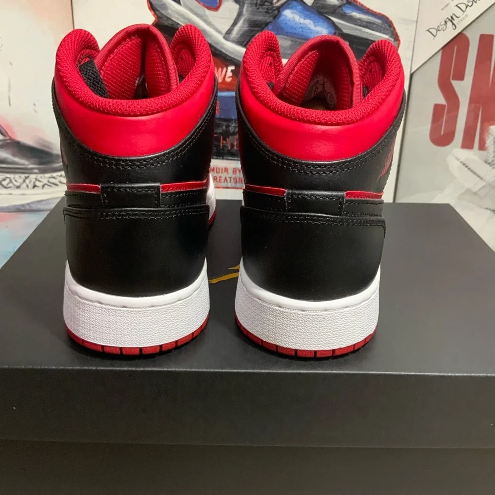 Nike Air Jordan 1 Mid GS 'Reverse Bred' Gym Red/Black 554725-660 Size 6.5Y/8W - Picture 8 of 11